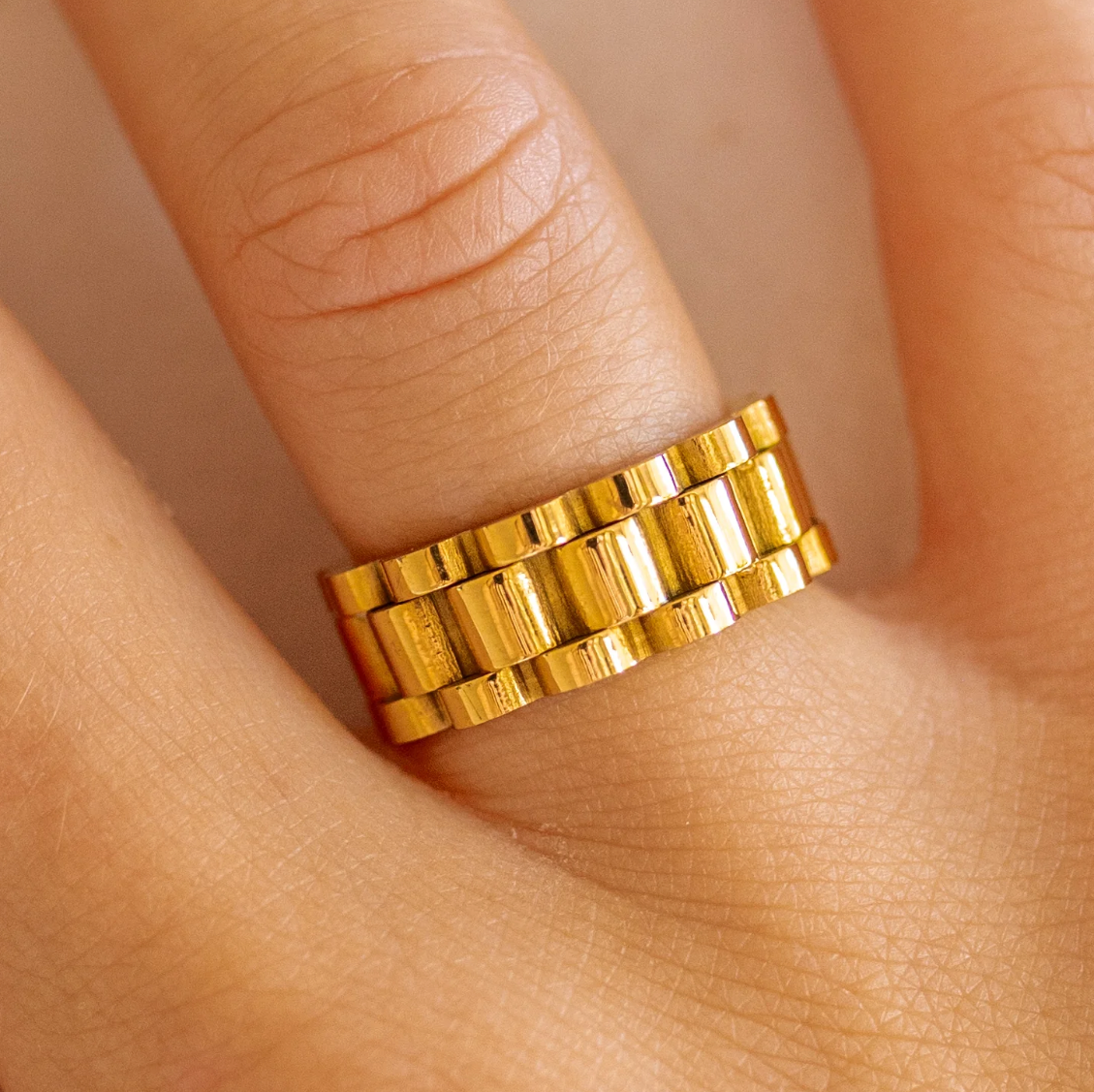 Lineage Ring