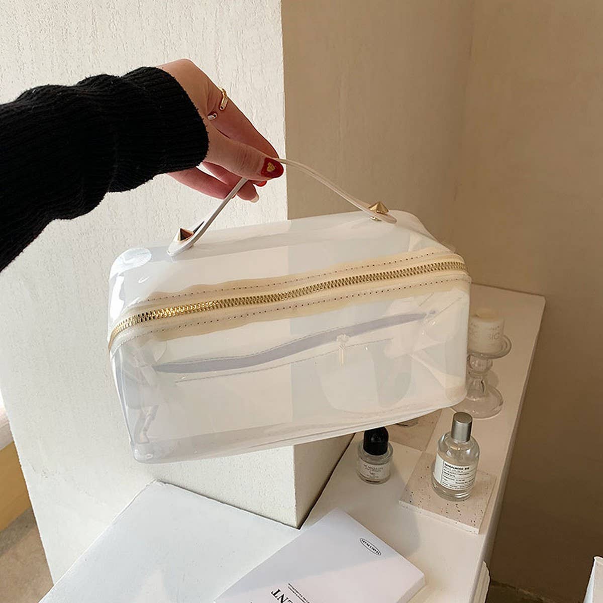 SIMPLE TRANSPARENT COSMETIC BAG