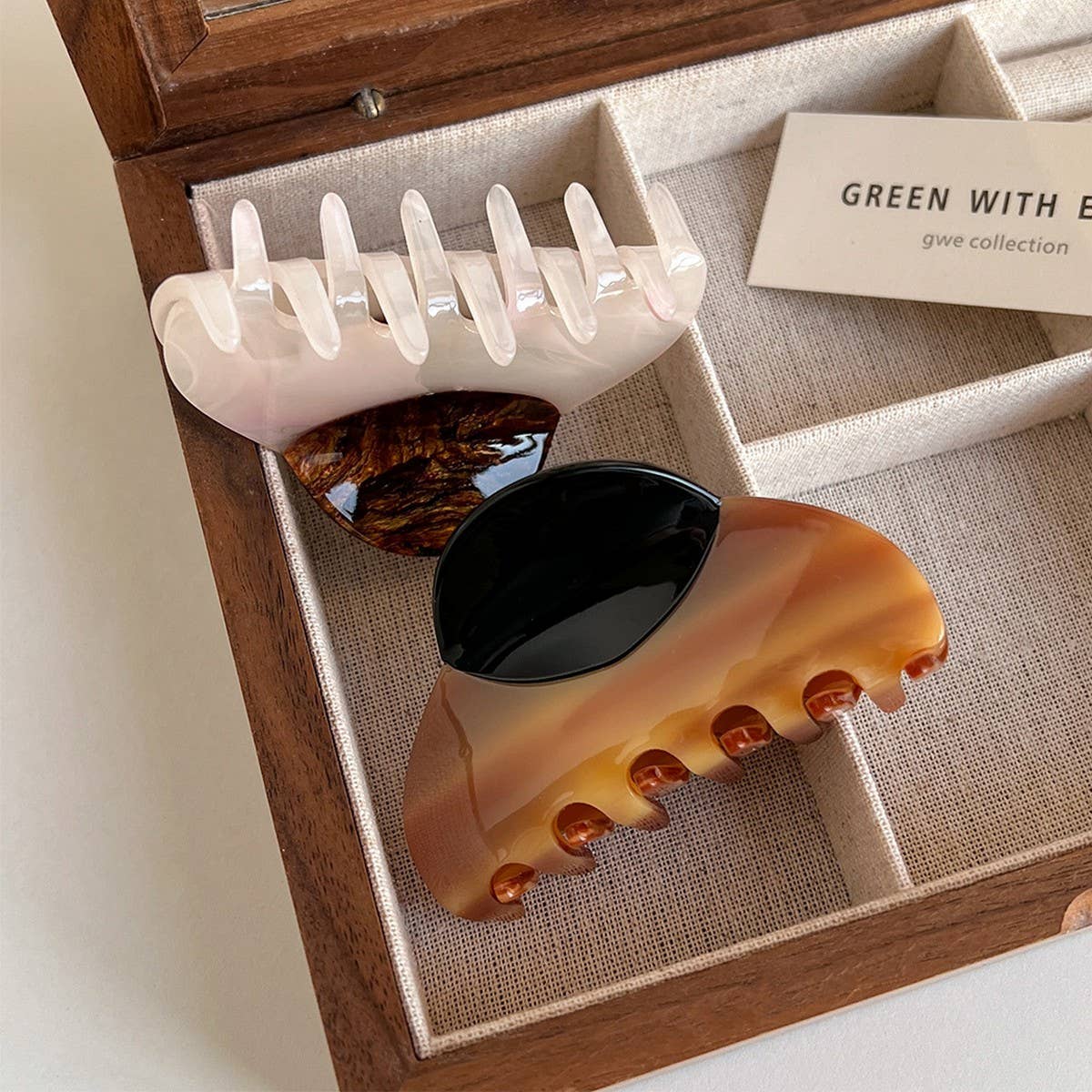 ELEGANT AND STYLISH WOOD GRAIN HAIRPIN