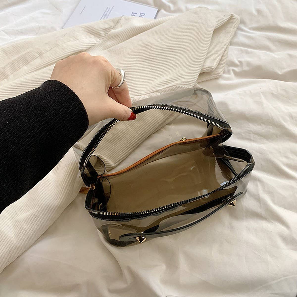 SIMPLE TRANSPARENT COSMETIC BAG