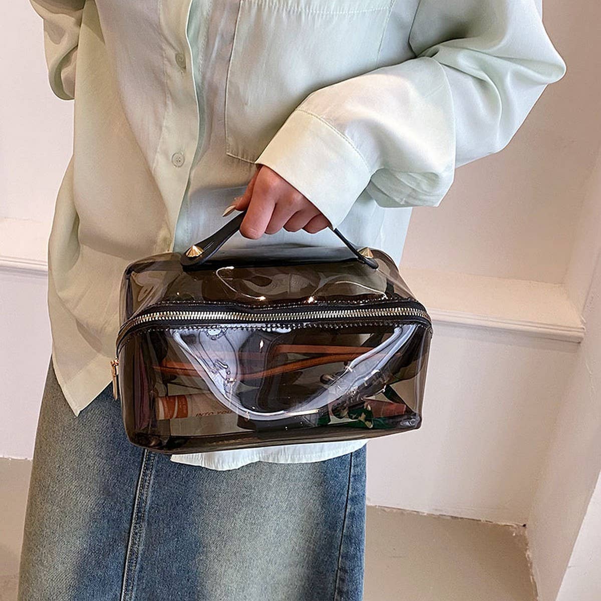 SIMPLE TRANSPARENT COSMETIC BAG