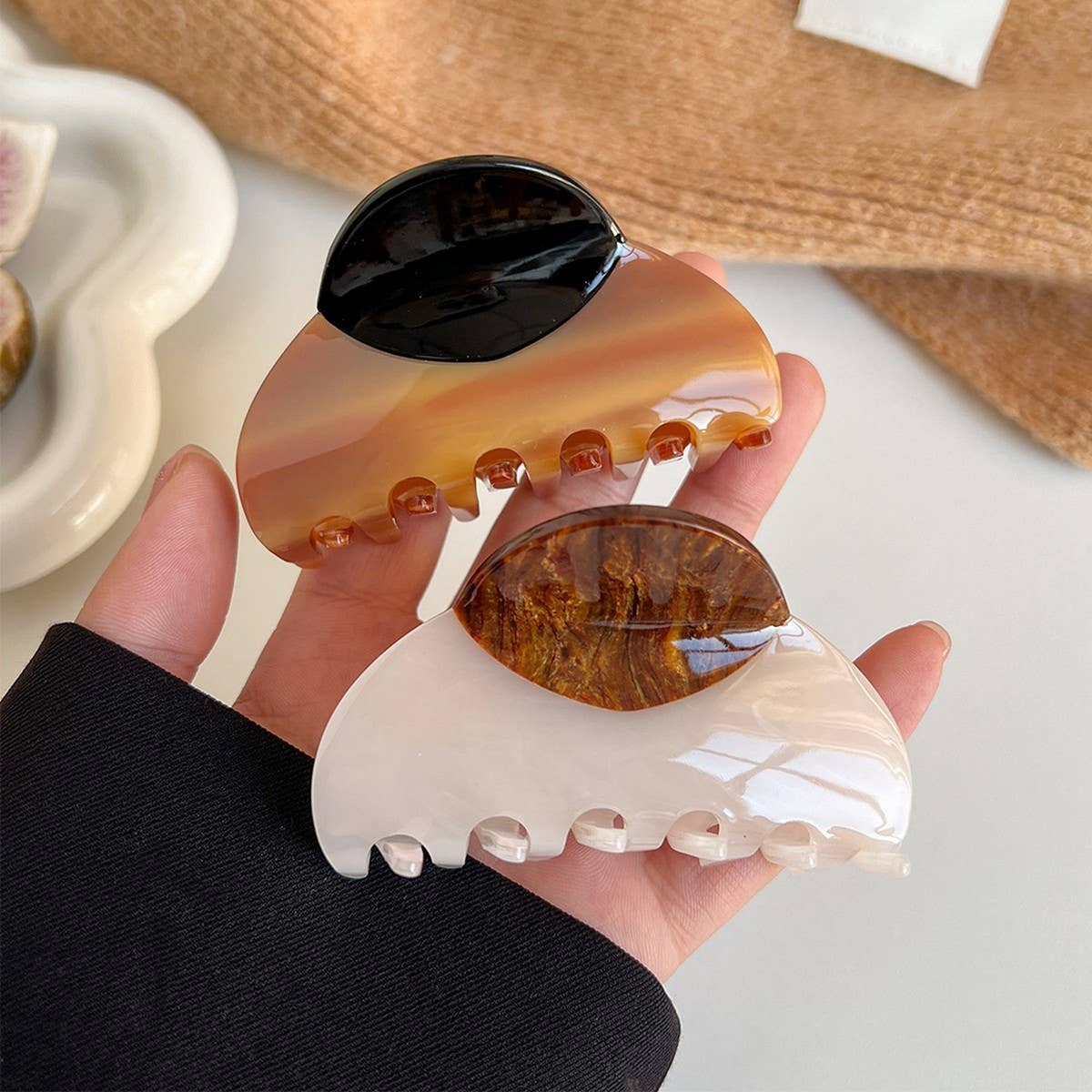 ELEGANT AND STYLISH WOOD GRAIN HAIRPIN